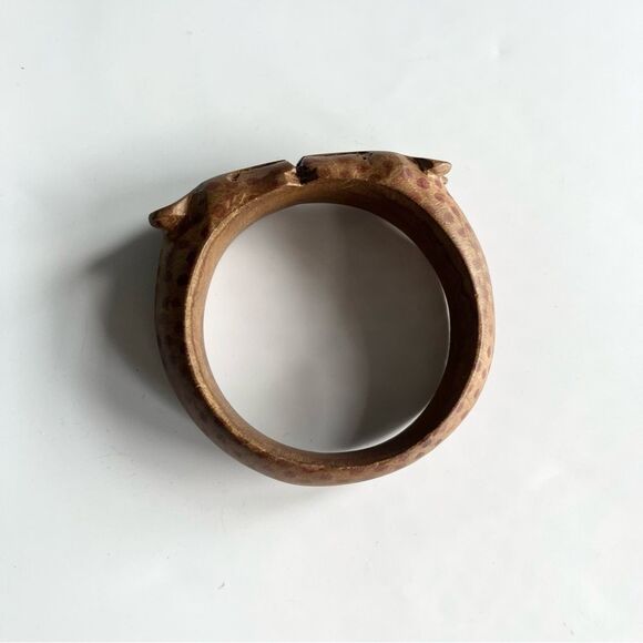 Hand Carvedβ Wooden Bangle Bracelet Kissing Cheetahs African Safari Boho Artsy - Picture 4 of 9